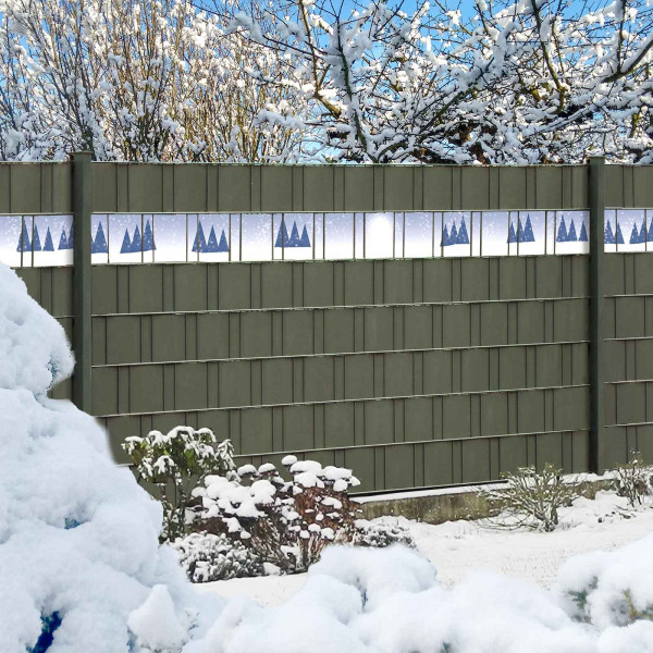 Sichtschutzzaun mit PVC Sichtschutz Streifen Winterlandschaft