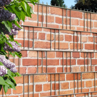 Bedruckte Sichtschutzstreifen für Gittermattenzaun, Motiv Backsteinmauer, Anwendungsbeispiel
